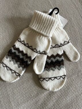 NWT Varma Ivory Print Mittens Icelandic Wool